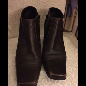 Liz caliborne brown boots size 8,5